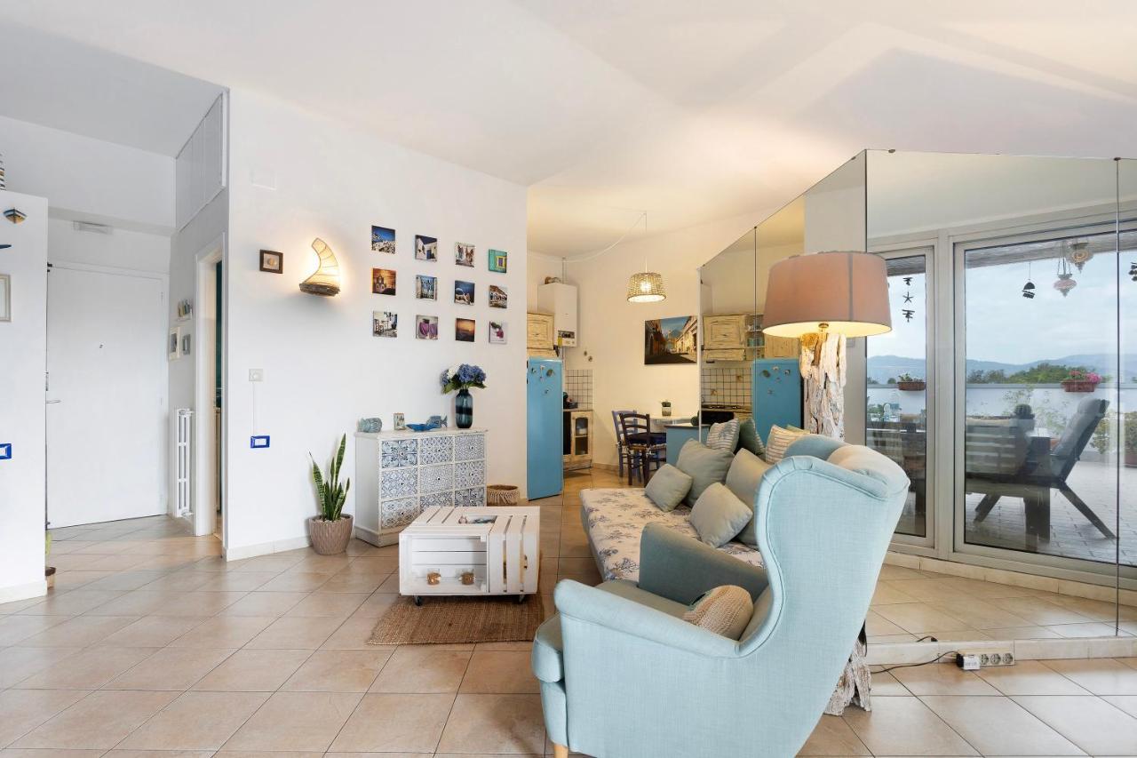 Attico Con Terrazza A Viareggio Apartment Exterior photo